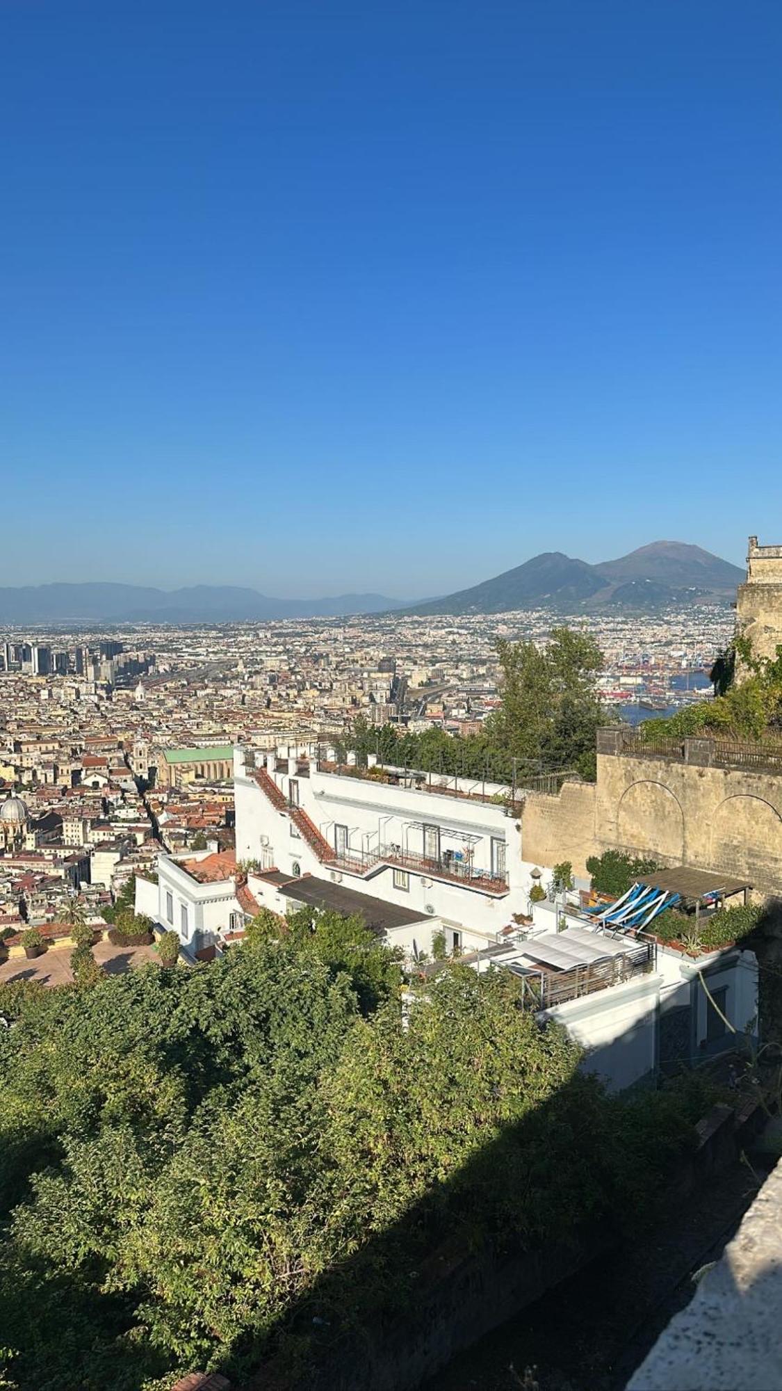 La Vie Est Belle * Naples