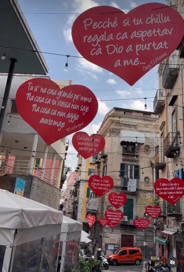 La Vie Est Belle * Naples